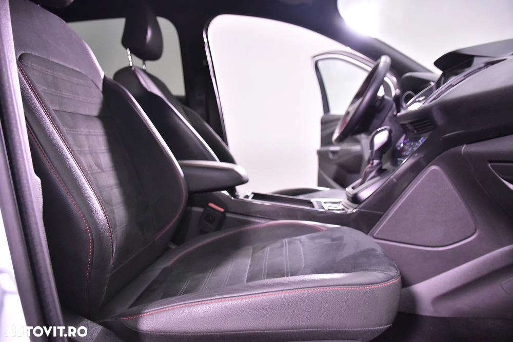 Ford Kuga 2.0 TDCi 2x4 Aut. ST-Line - 11