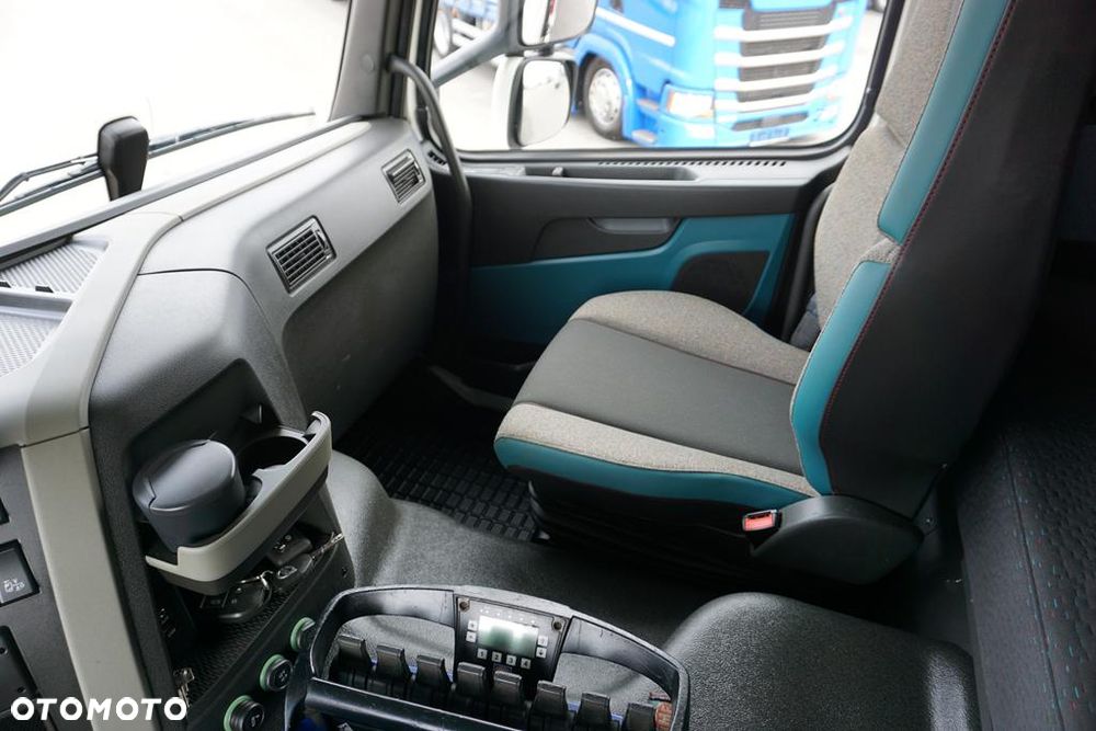 Volvo FM / 500 / 6 X 2 / SKRZYNIOWY + HDS / HMF 3220 K7 / WYS. 18,9 M / OŚ SKRĘTNA - 29
