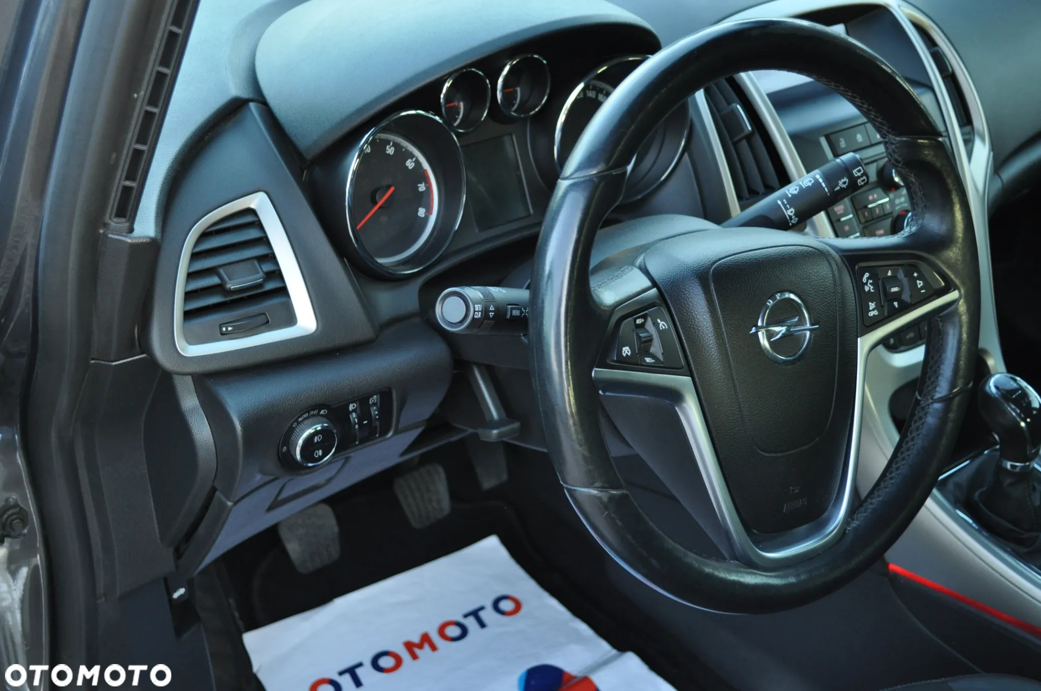 Opel Astra 1.4 Turbo 150 Jahre - 16