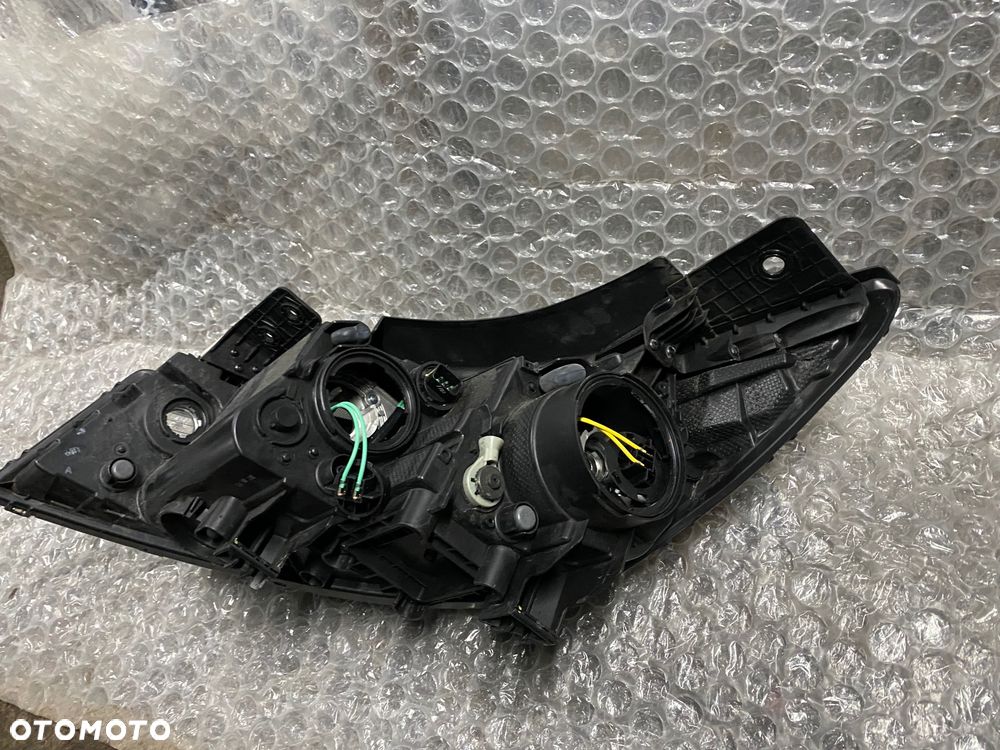 LAMPA PRAWA ZWYKŁA SOCZEWKA KIA CARNIVAL SEDONA 92102-A9040 2015- - 9