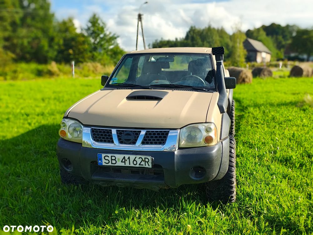Nissan Pickup - 2