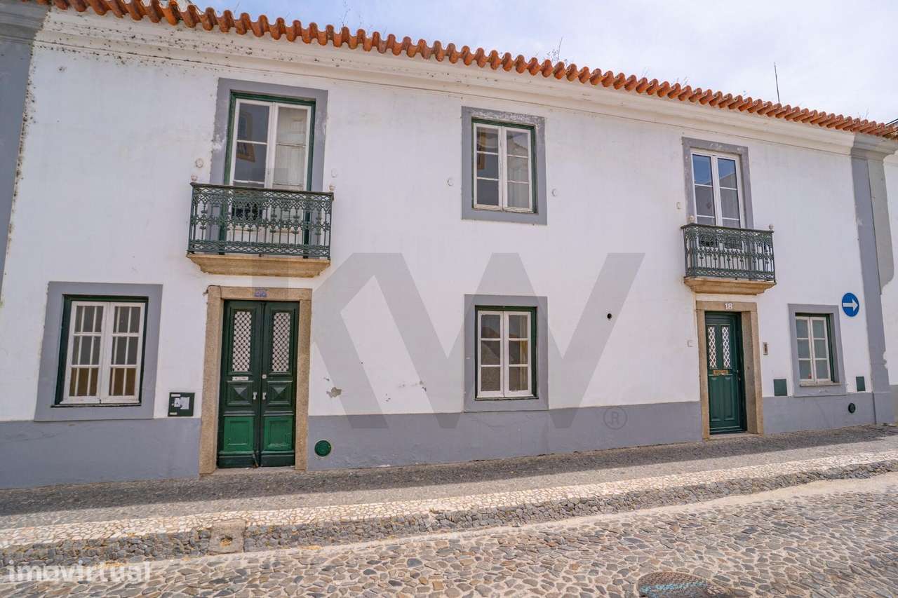 Prédio no centro de Évora. 2 frações independentes, com terraço e exce - Grande imagem: 2/49