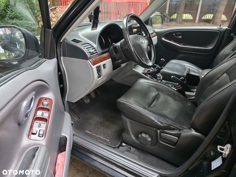 Suzuki Grand Vitara 2.0 - 8