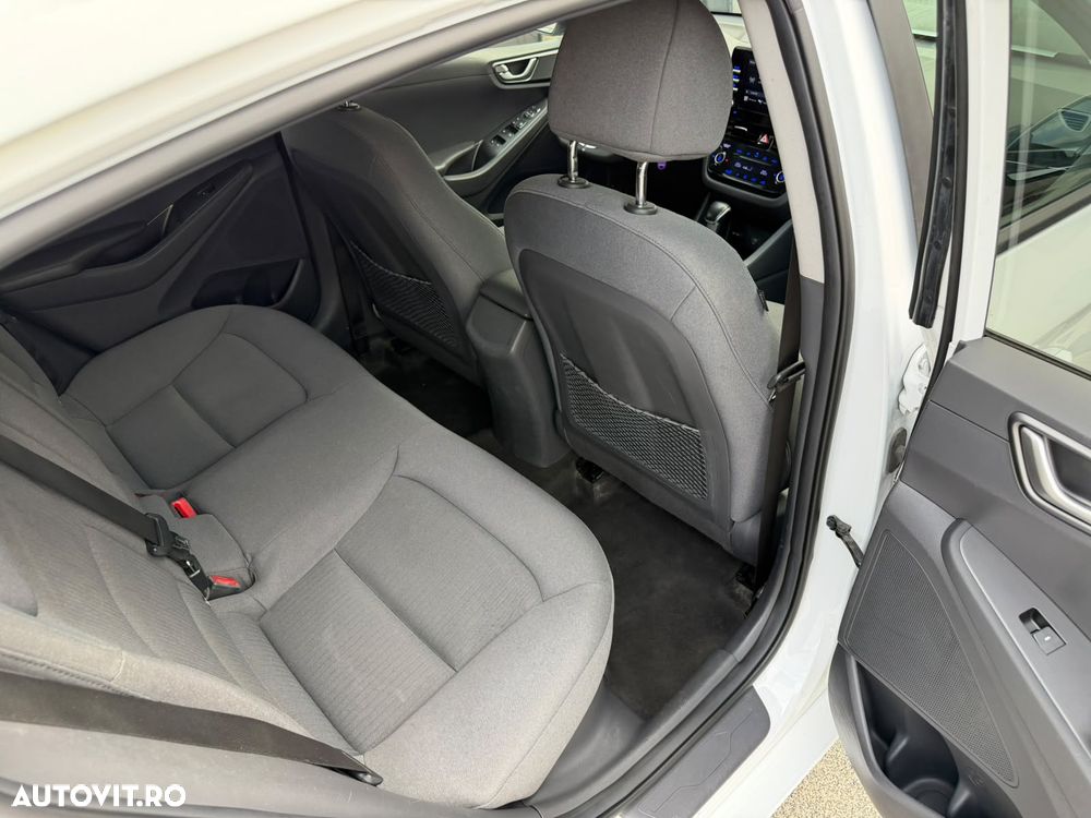 Hyundai IONIQ - 8