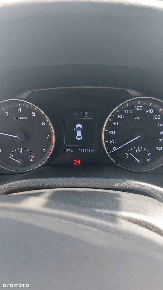 Hyundai Elantra - 4