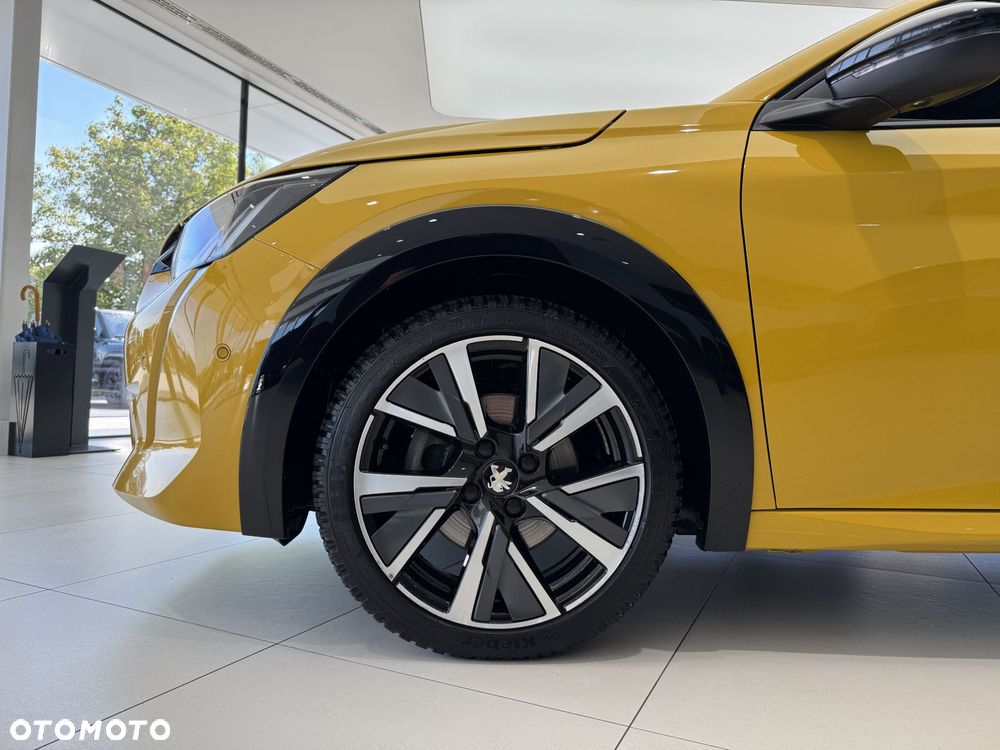 Peugeot 208 - 18