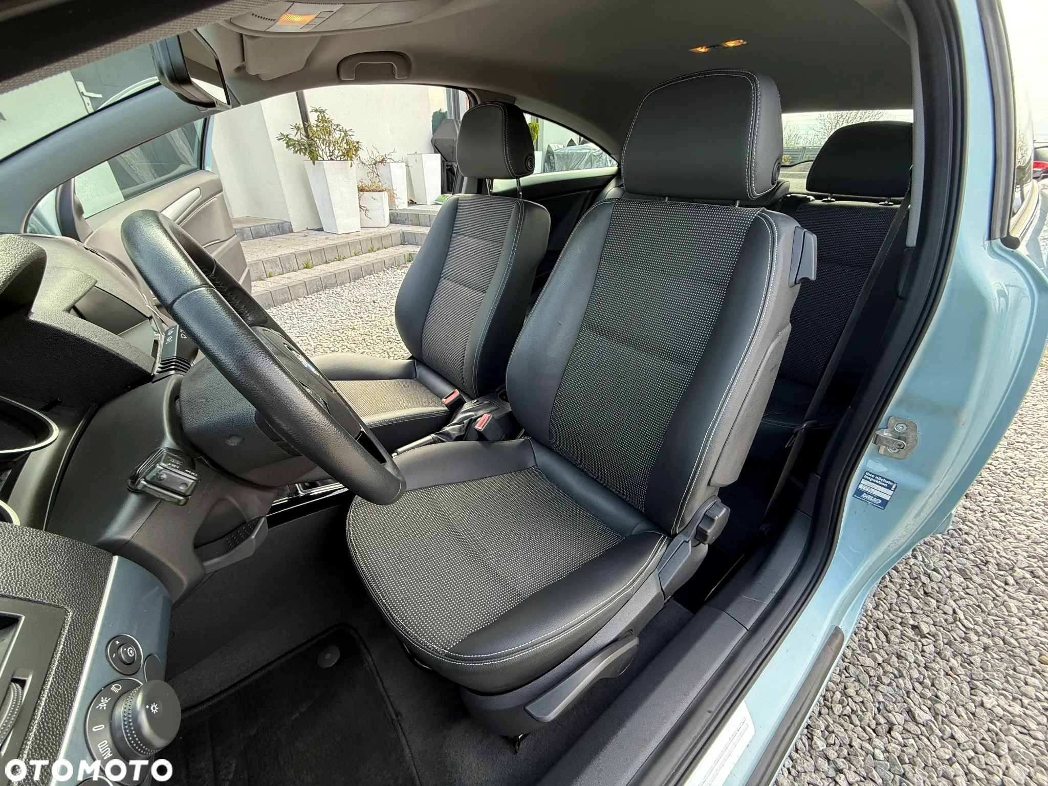 Opel Astra III GTC 1.6 Cosmo - 20