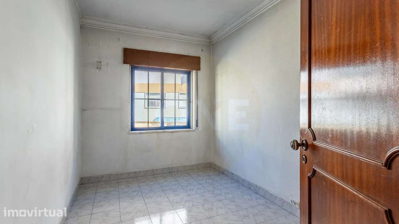 Prédio | 2 lojas + T4 | Vista rio | Póvoa de Santa Iria - Grande imagem: 4/23