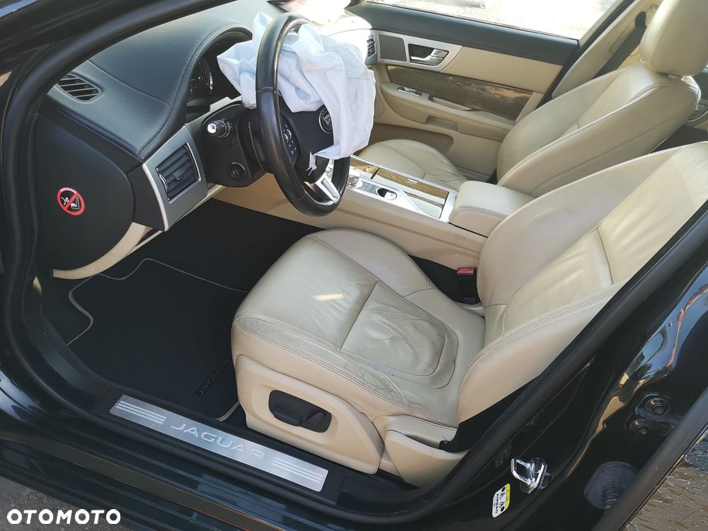 Jaguar XF 2.2 D Premium Luxury - 21