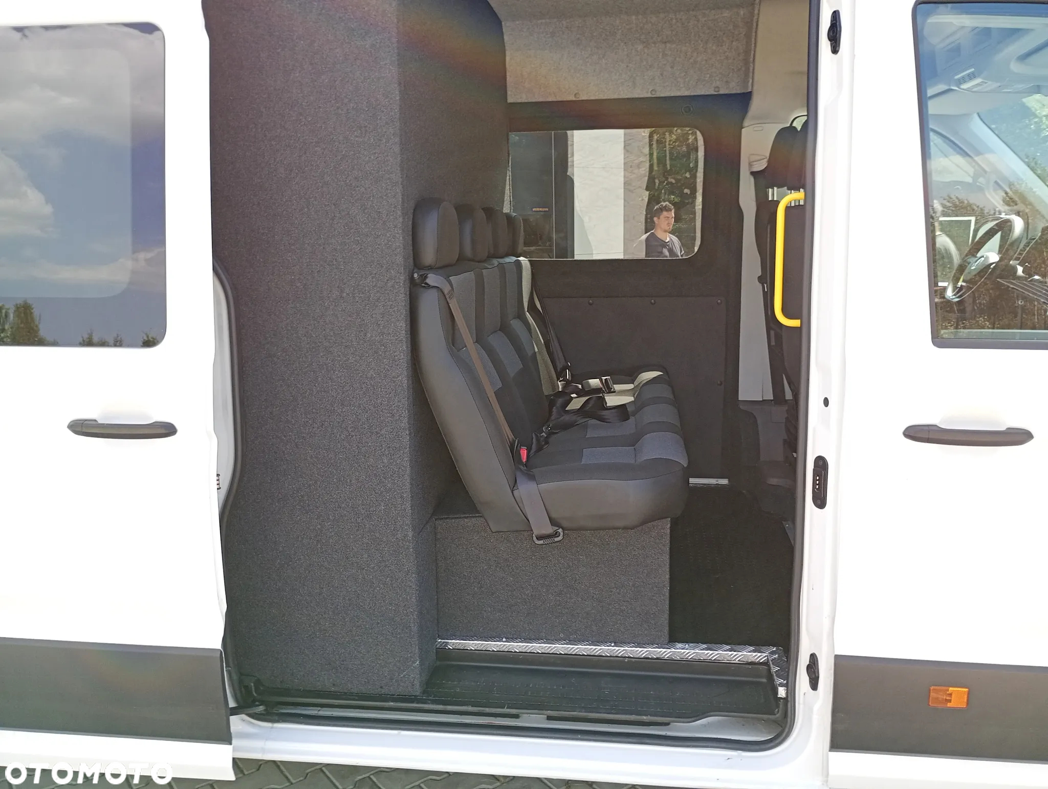 Volkswagen CRAFTER ZABUDOWA BRYGADOWA 6 7 9 OSÓB - 2