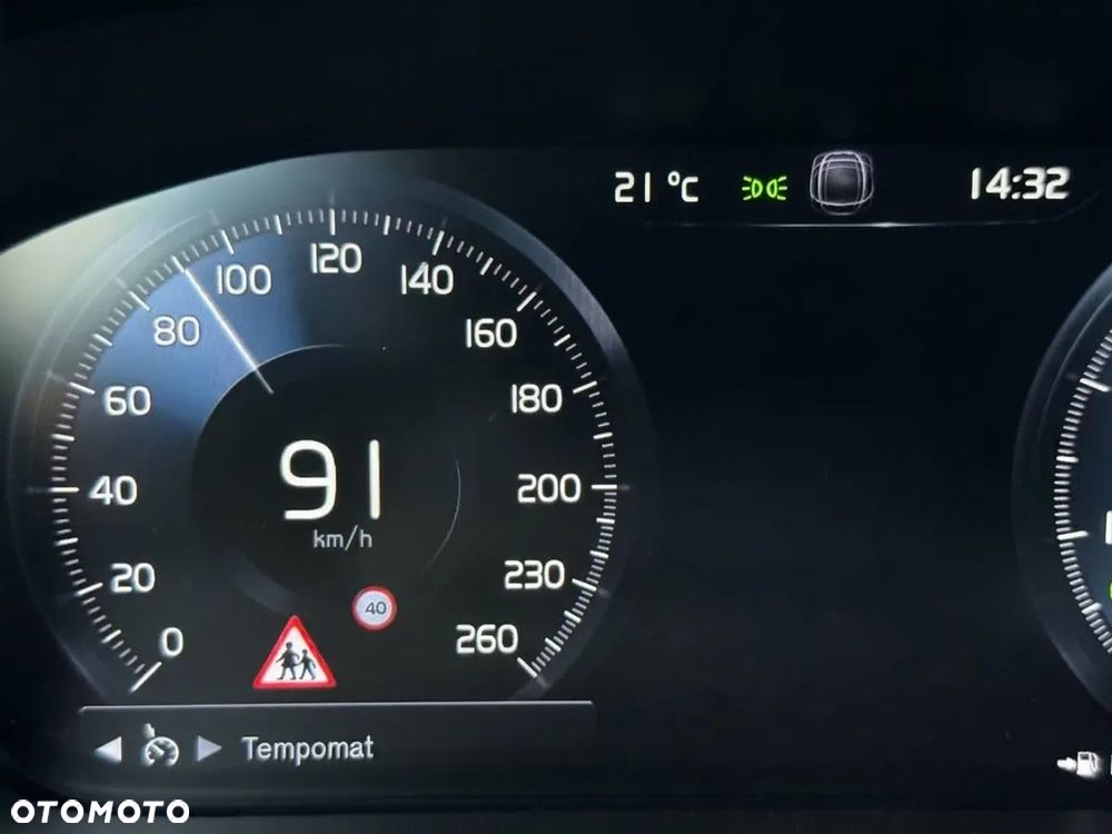 Volvo V60 B3 B DKG Momentum - 14