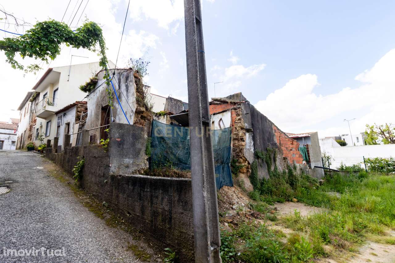 Ruína em local privilegiado para construção - Grande imagem: 3/13