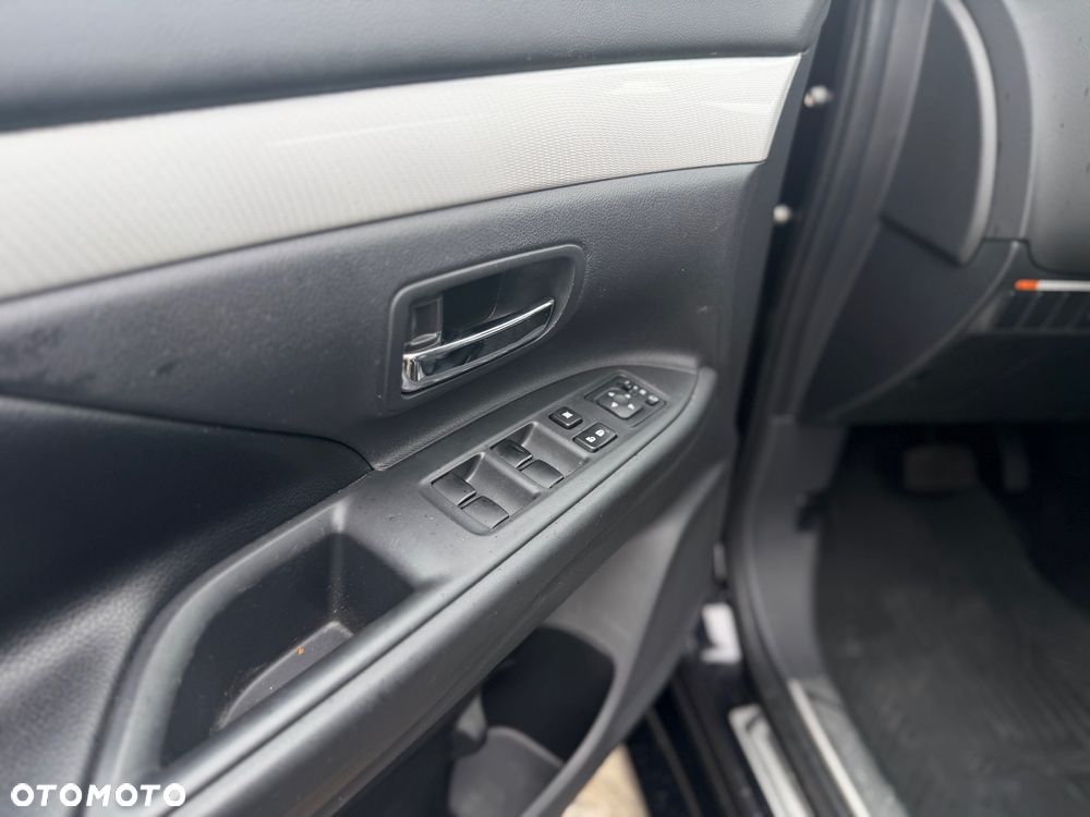 Mitsubishi Outlander - 24