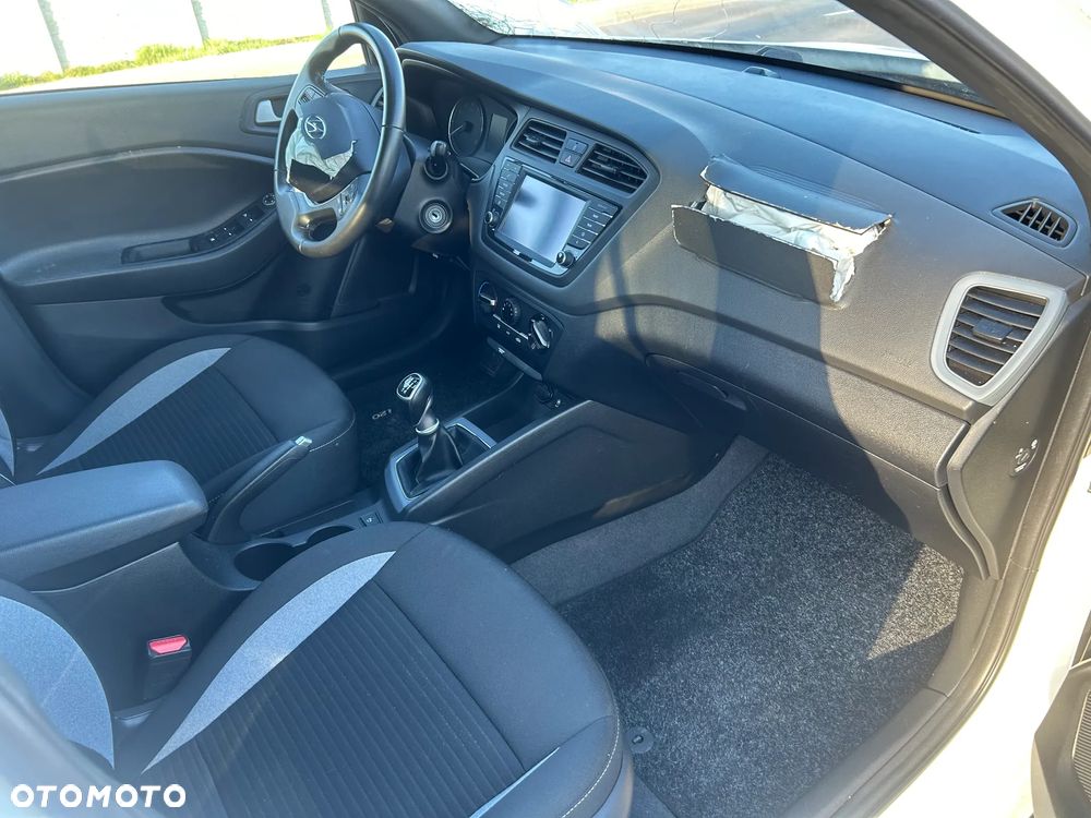 Hyundai i20 - 33
