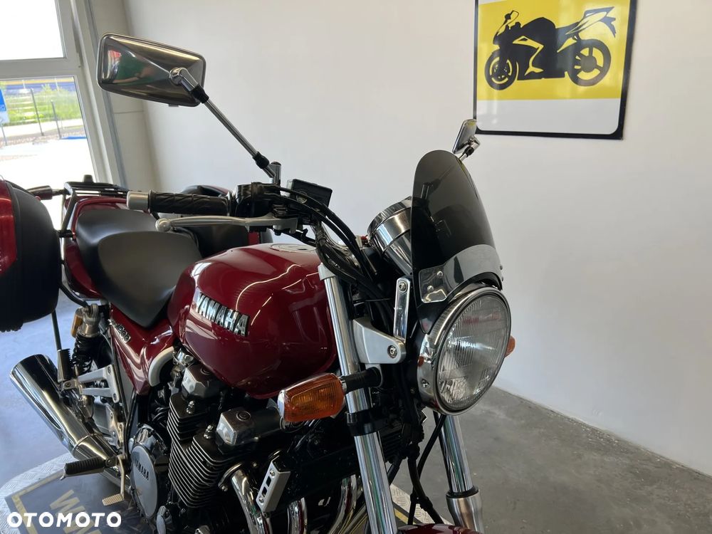 Yamaha XJR - 24