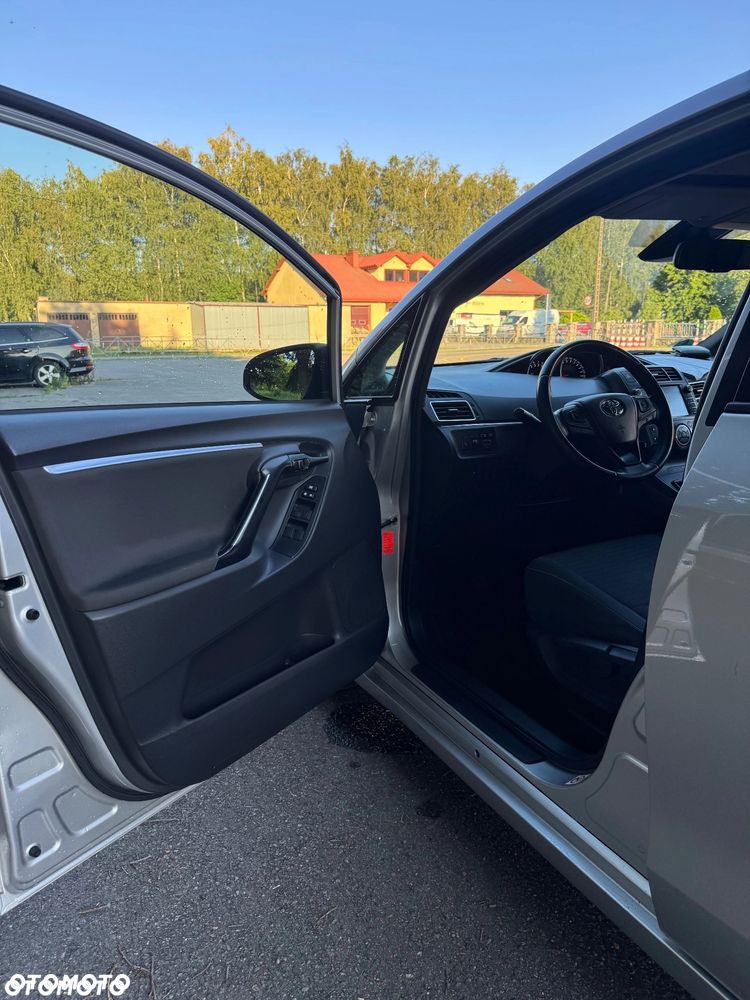 Toyota Verso 1.8 Prestige 7os - 28