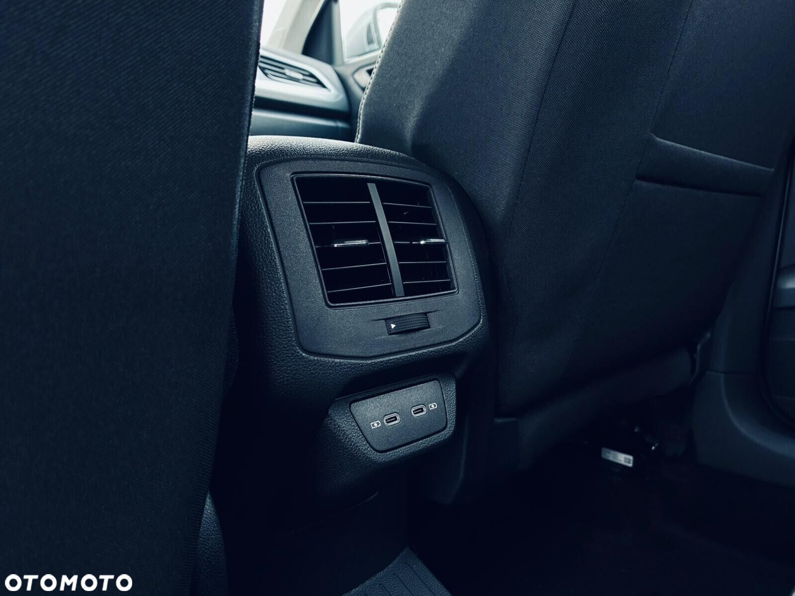 Volkswagen T-Roc - 23