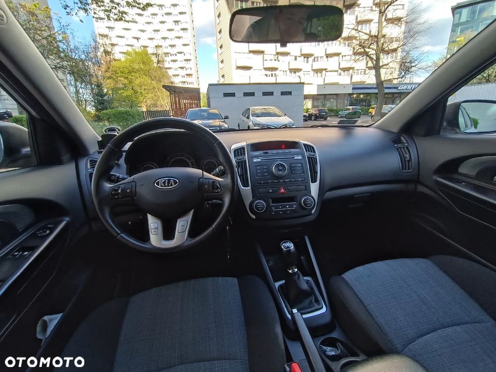 Kia Ceed - 8