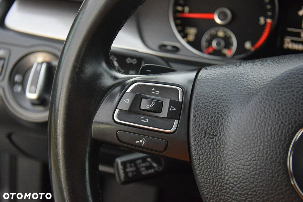 Volkswagen Passat - 34