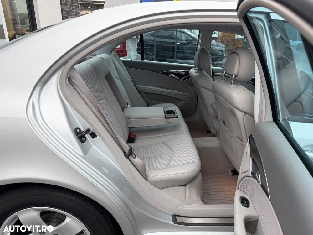 Mercedes-Benz E 240 4Matic Avantgarde - 21