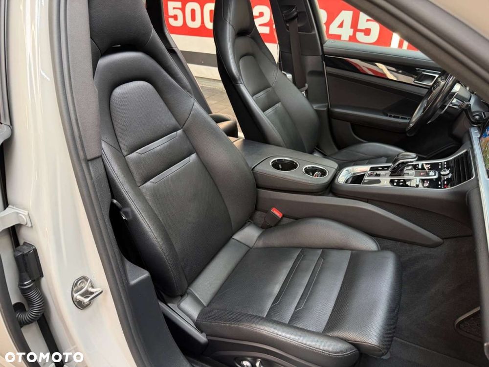 Porsche Panamera - 41