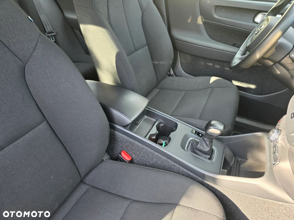 Volvo XC 40 T2 Momentum Pro - 9