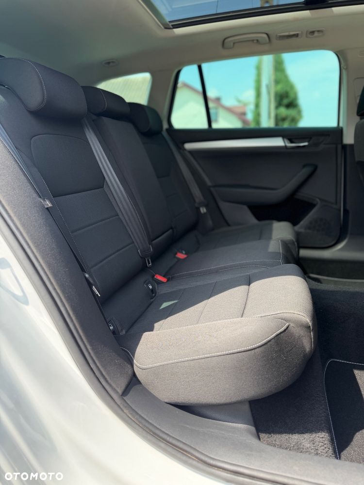 Skoda Superb 2.0 TDI Premium Edition - 16