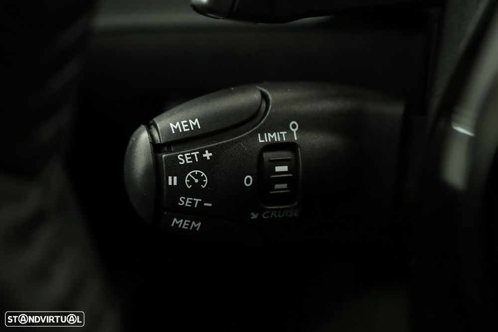 Peugeot 208 1.2 Hybrid Allure e-DCS6 - 17