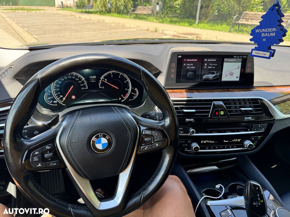 BMW Seria 5 520d Aut. Luxury Line - 7