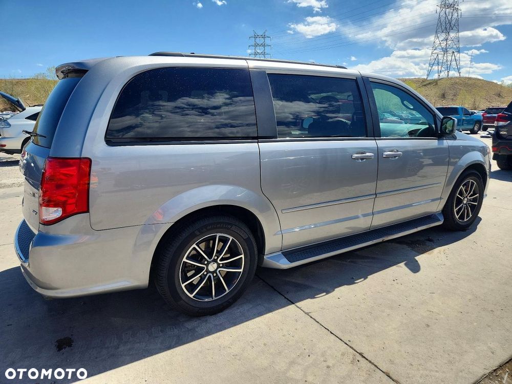 Dodge Grand Caravan - 2