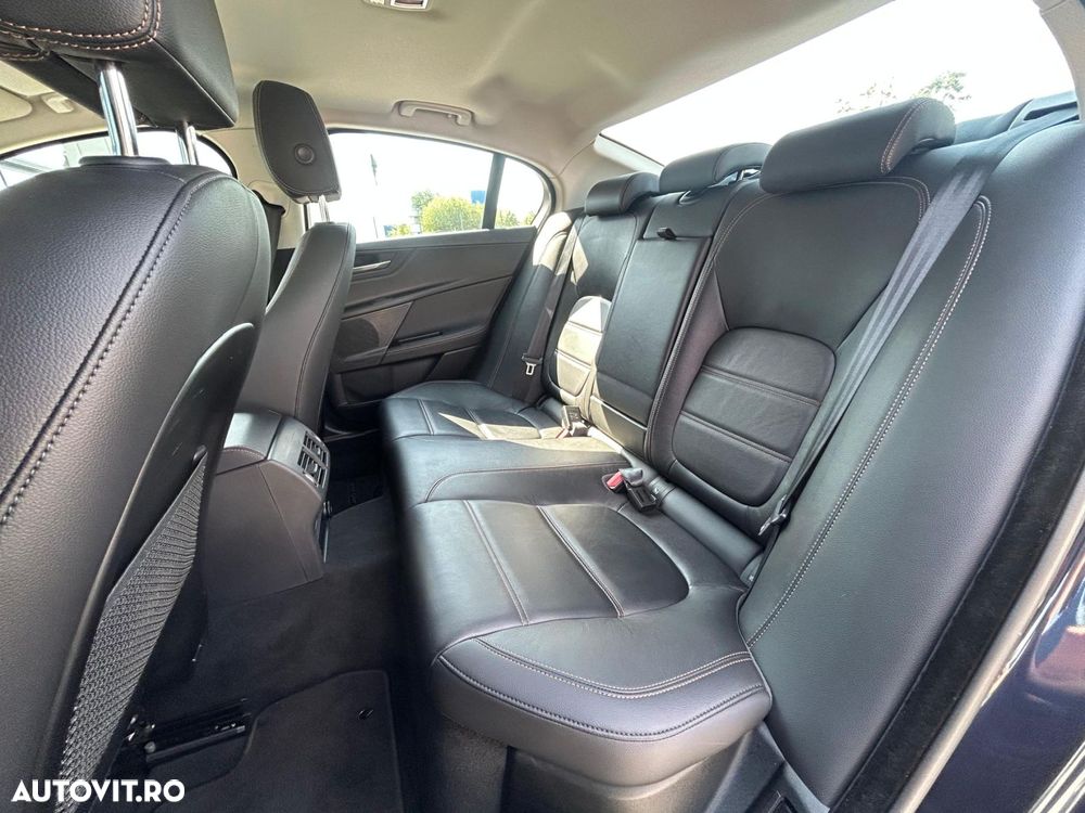 Jaguar XE 20d Aut. Prestige - 16