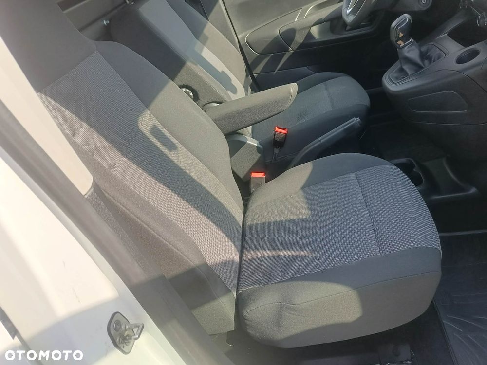 Opel COMBO - 21