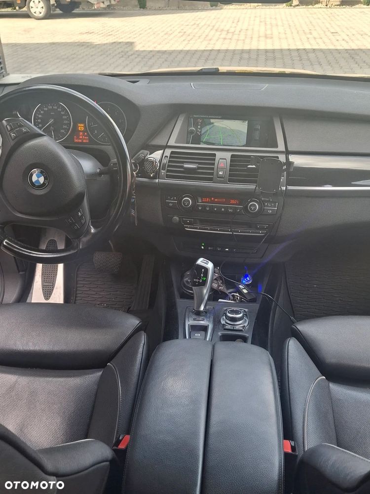 BMW X5 5.0i xDrive - 13