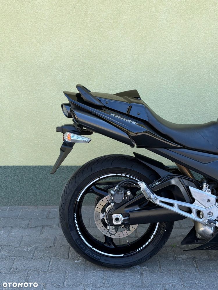 Suzuki GSR - 9