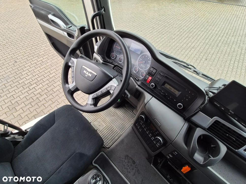 MAN TGS 18.360 / CYSTERNA / PALIWA + OLEJE / ADR / EURO 5 / 11M3 / 3 KOMORY / KABINA SYPIALNIANA / 1WŁ - 32
