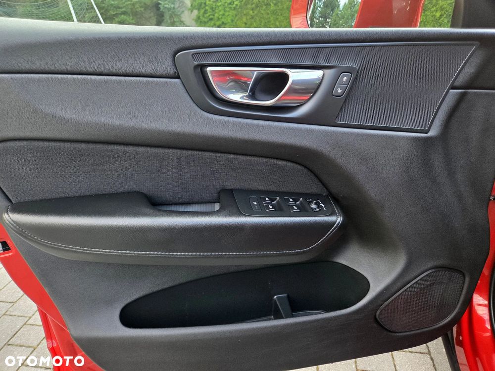 Volvo XC 60 D4 Momentum Pro - 21