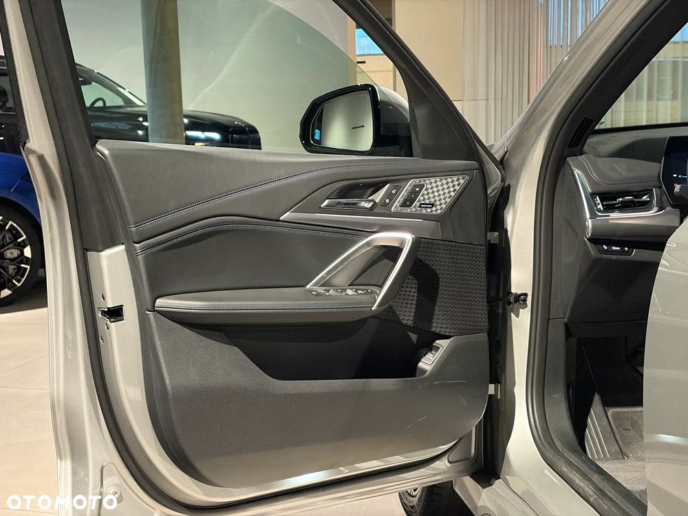 BMW iX1 xDrive30 66.5kWh M Sport - 11