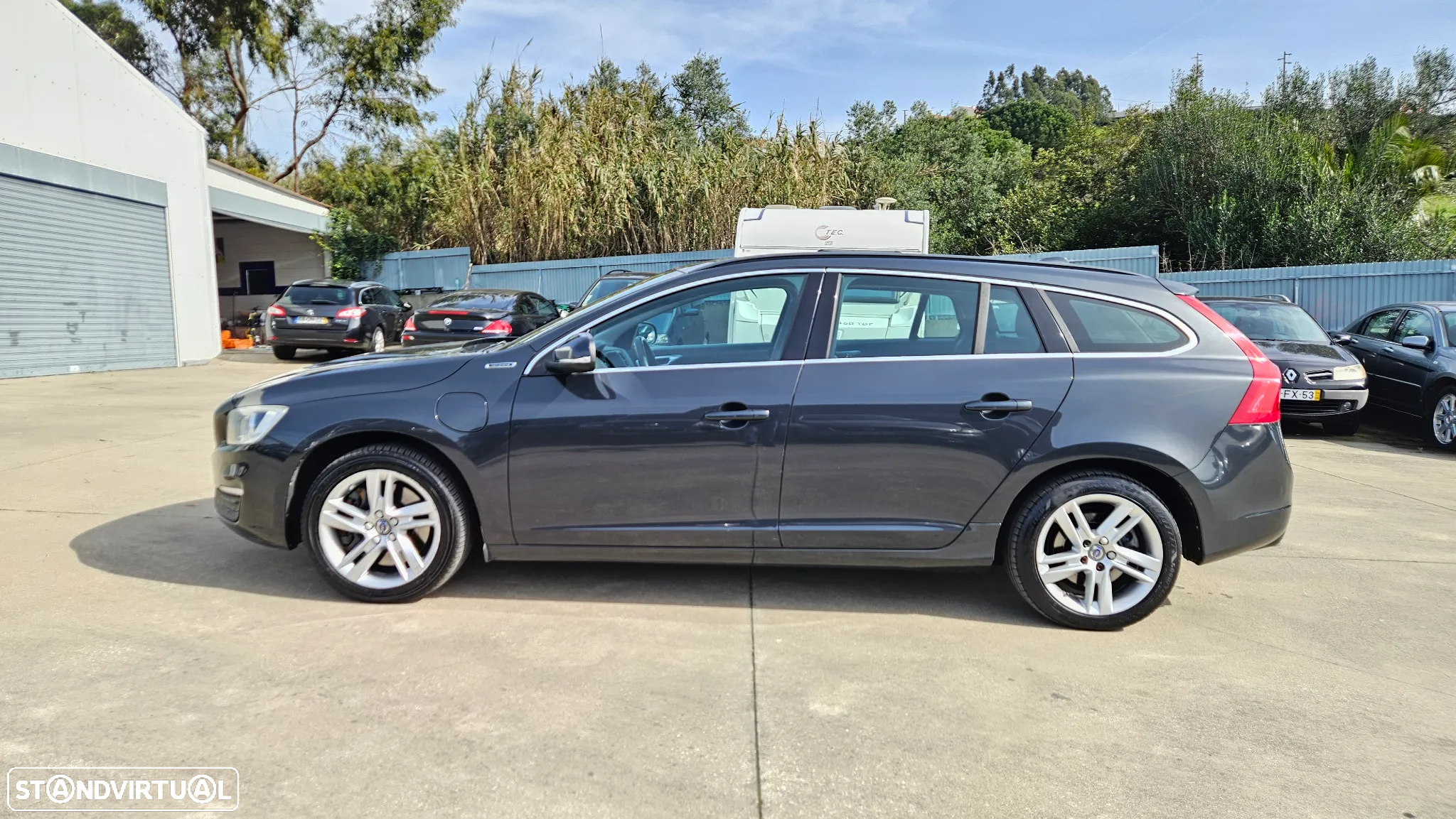 Volvo V60 2.4 D6 Momentum AWD Phev - 8