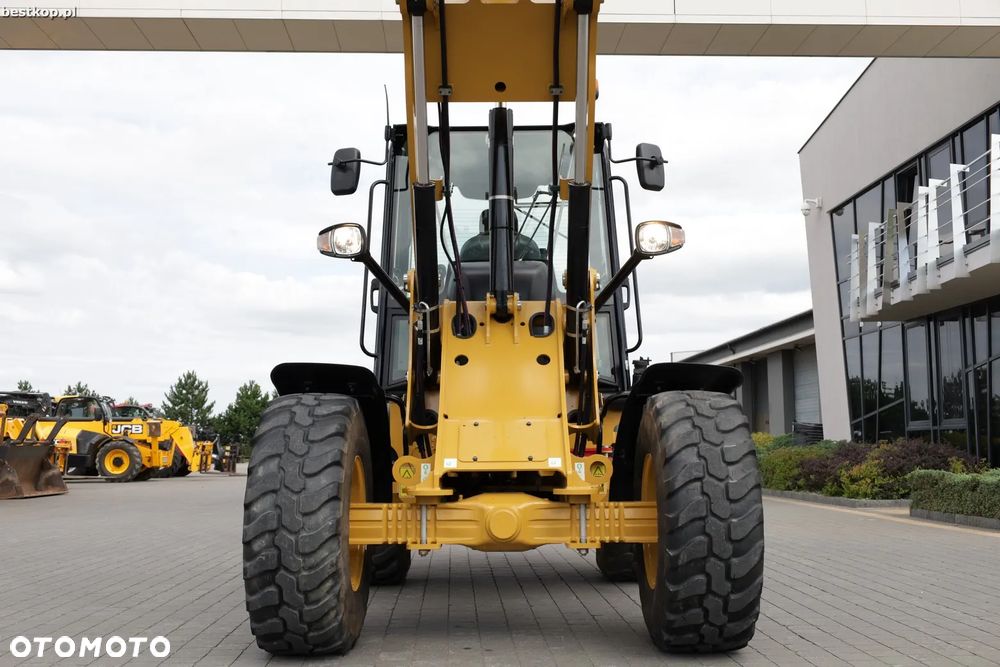 Caterpillar CAT 908M - 16