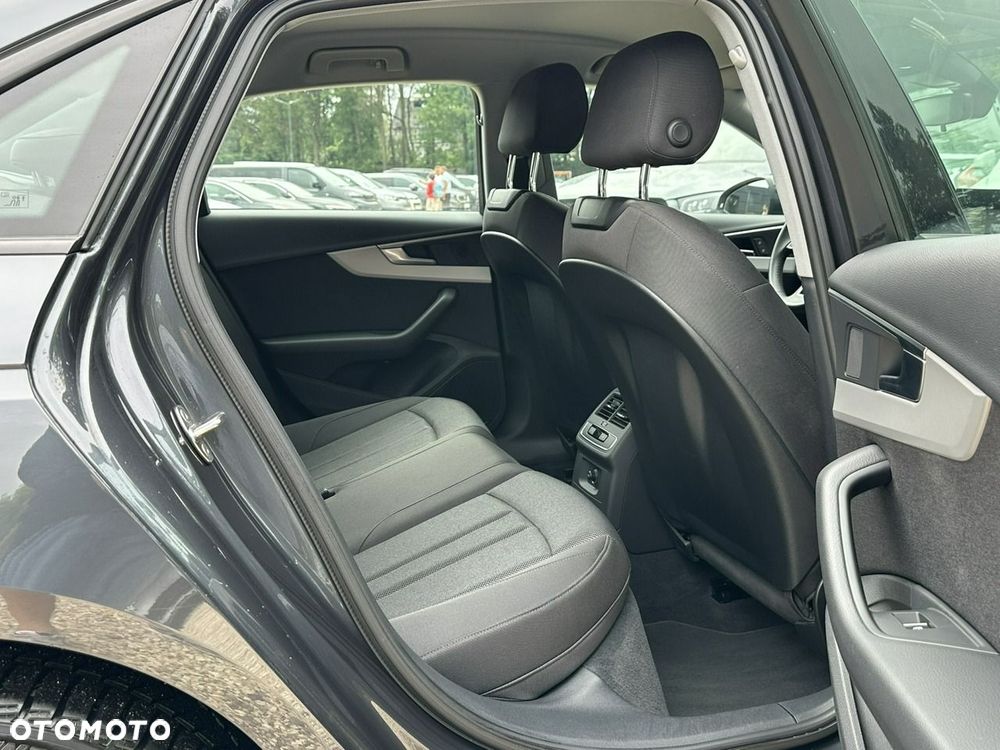 Audi A4 Limousine - 17