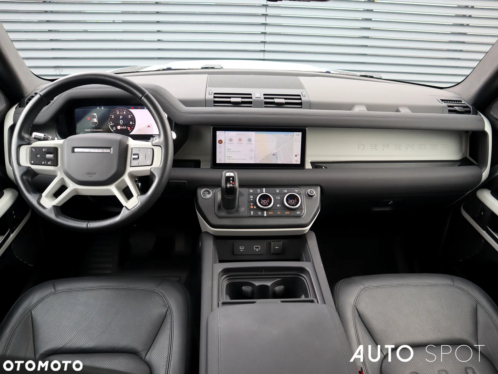 Land Rover Defender - 26