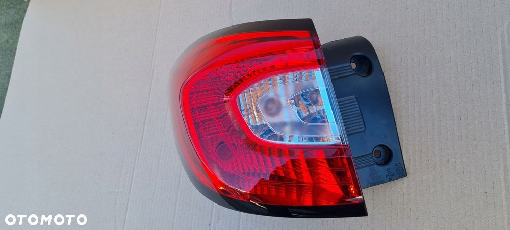 LAMPA RENAULT CAPTUR LEWA TYŁ - 3