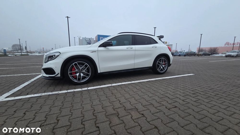 Mercedes-Benz GLA - 8