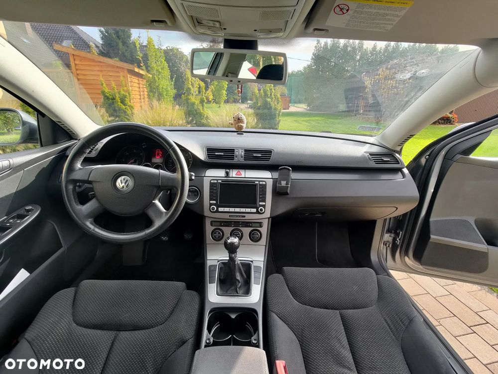 Volkswagen Passat 1.9 TDI Highline - 11