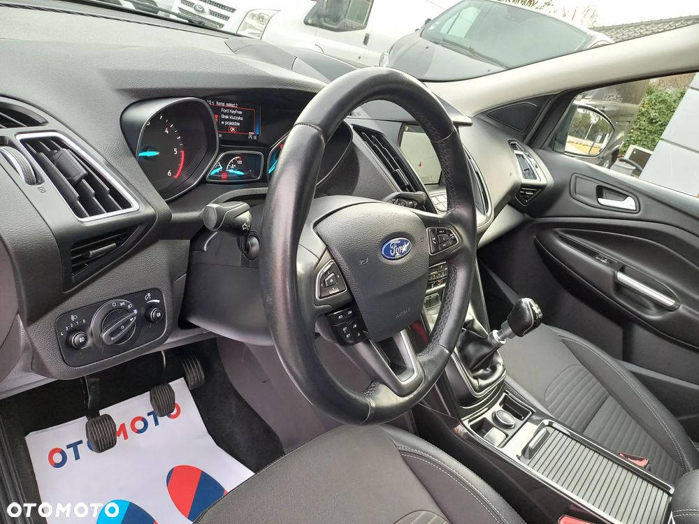 Ford Kuga 1.5 TDCi 2x4 Titanium - 24