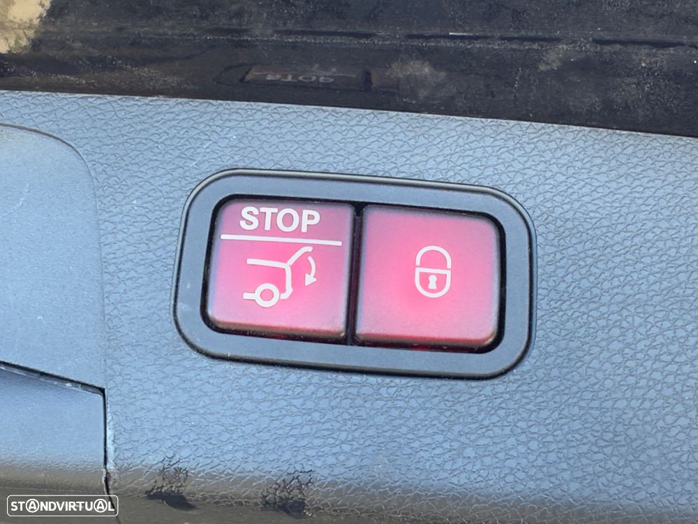 Mercedes-Benz E 300 de 4Matic 9G-TRONIC AMG Line - 38