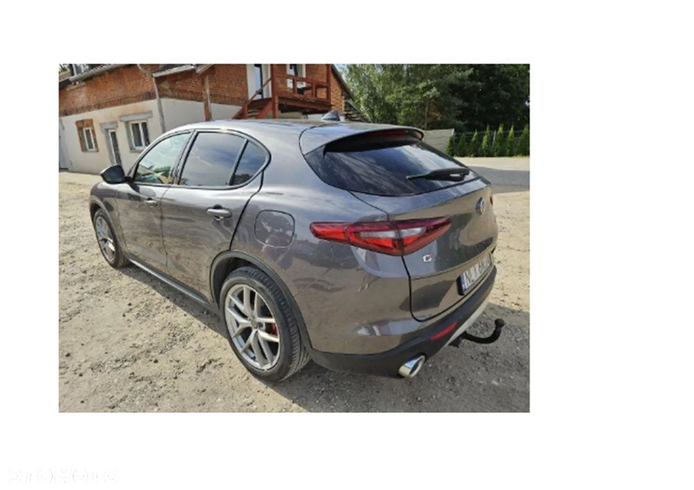 Alfa Romeo Stelvio 2018 photo 2