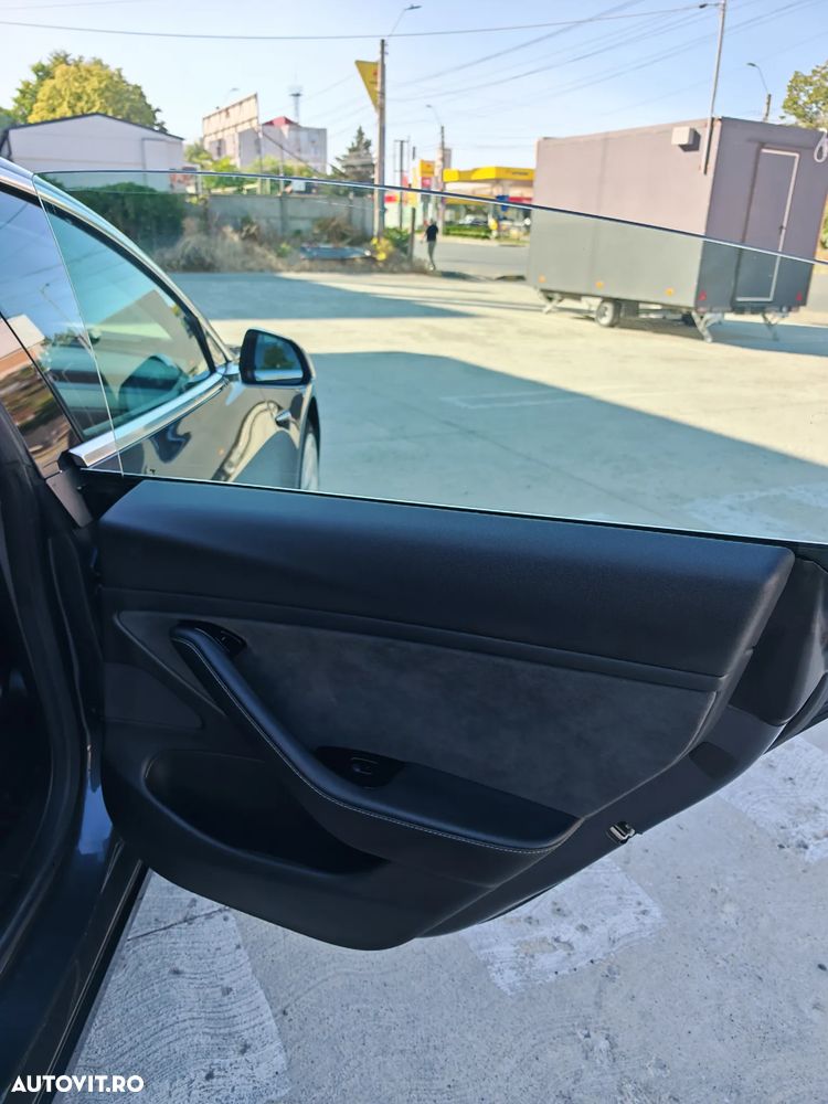 Tesla Model 3 - 12