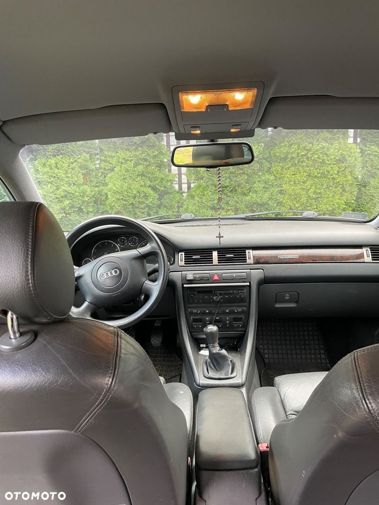 Audi A6 Avant 2.4 - 12