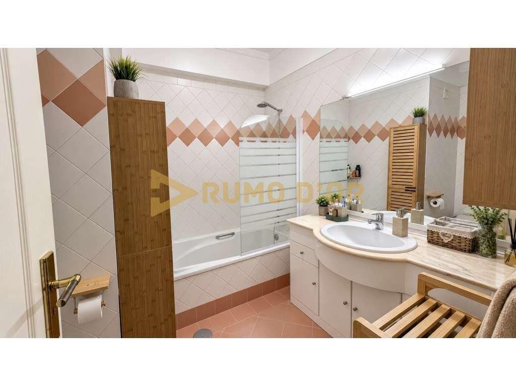T3 no Sobralinho. Espaço, Luminosidade e Lisboa a Poucos Minutos - Grande imagem: 4/35